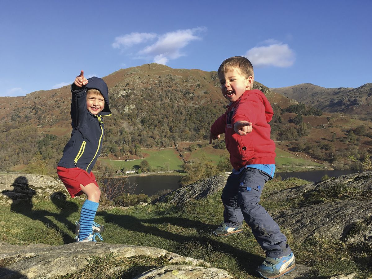 Lake District: Outdoor Adventures with Children 9781852849566 Rachel Crolla, Carl McKeating Cicerone Press Reizen met kinderen, Wandelgidsen Noordwest-Engeland Lake District: Outdoor Adventures with Children 9781852849566 Rachel Crolla, Carl McKeating Cicerone Press Reizen met kinderen, Wandelgidsen Noordwest-Engeland