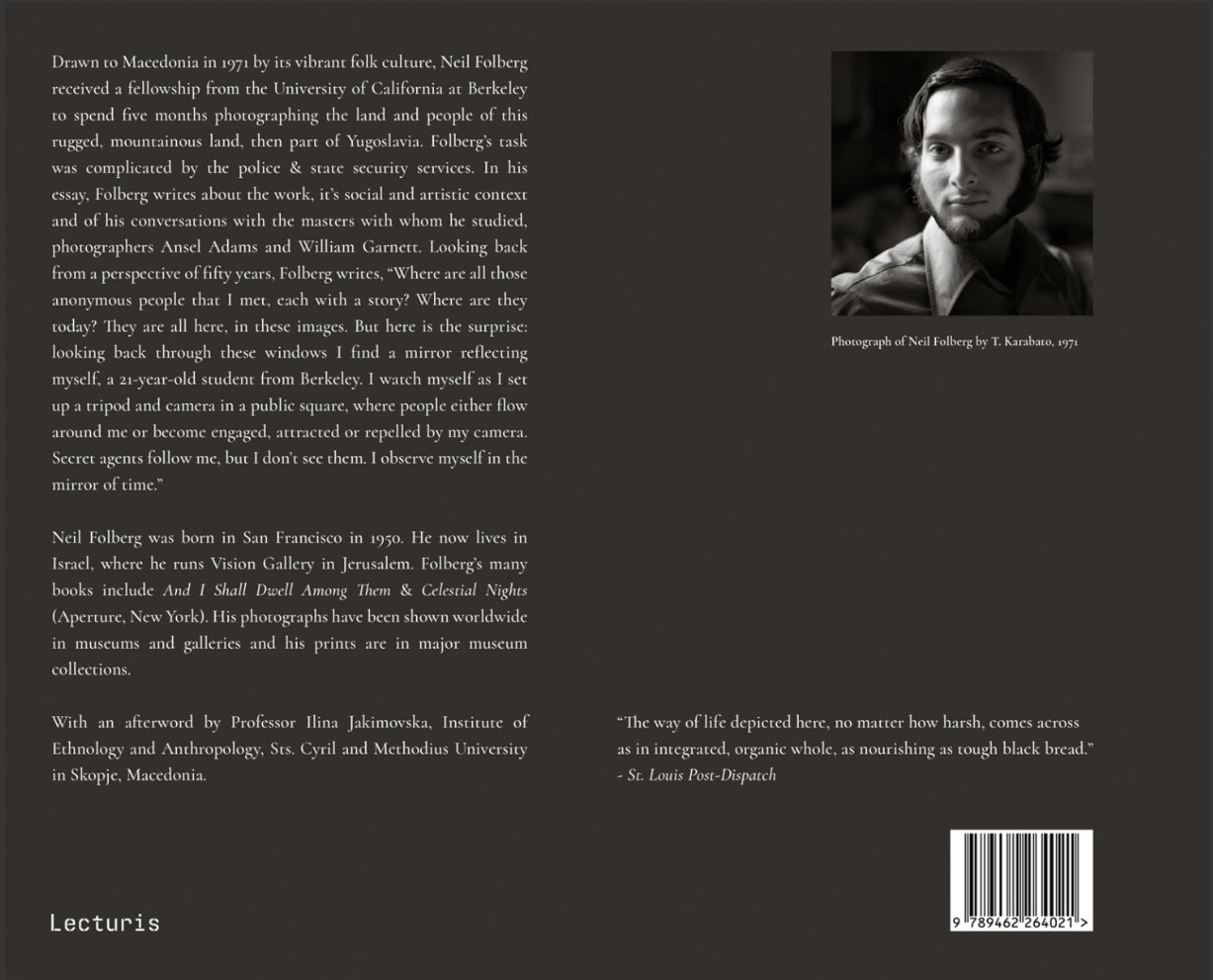 A mirror in Macedonia | fotoboek Neil Folberg 9789462264021 Neil Folberg Lecturis Fotoboeken Noord-Macedonië A mirror in Macedonia | fotoboek Neil Folberg 9789462264021 Neil Folberg Lecturis Fotoboeken Noord-Macedonië