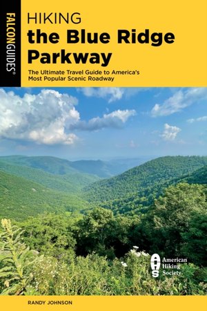 wandelgids Hiking the Blue Ridge Parkway 9781493063840  Falcon Guides   Meerdaagse wandelroutes, Wandelgidsen VS Zuid-Oost, van Virginia t/m Mississippi