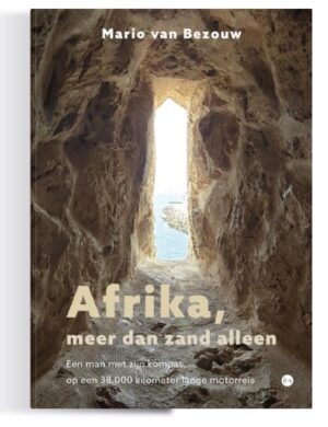 Afrika, meer dan zand alleen | Mario van Bezouw 9789465094632 Mario van Bezouw Boekscout   Motorsport, Reisverhalen & literatuur Afrika