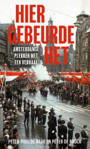 Hier gebeurde het | Peter-Paul de Baar, Peter de Brock 9789028253001 Peter-Paul de Baar, Peter de Brock Van Oorschot   Reisverhalen & literatuur Amsterdam