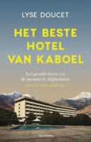 Het beste hotel van Kaboel | Lyse Doucet 9789493420564 Lyse Doucet Pluim   Reisverhalen & literatuur Zijderoute (de landen van de)