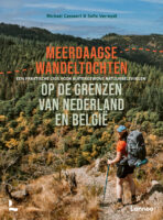 Meerdaagse wandeltochten op de grenzen van Nederland en België 9789059964419  Lannoo   Wandelgidsen Benelux