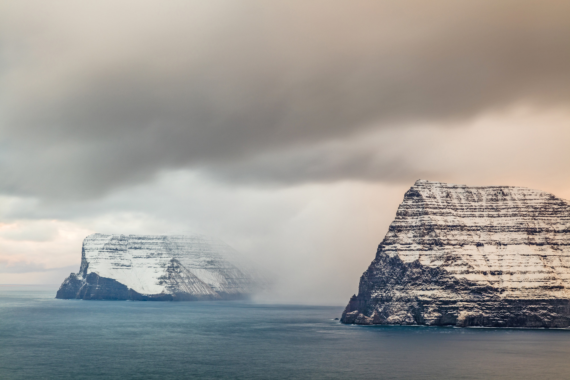 Shaped by the Sea | fotoboek Theo Bosboom 9789081947367 Theo Bosboom Door de Bomen Fotoboeken Europa, Zeeën en oceanen Shaped by the Sea | fotoboek Theo Bosboom 9789081947367 Theo Bosboom Door de Bomen Fotoboeken Europa, Zeeën en oceanen