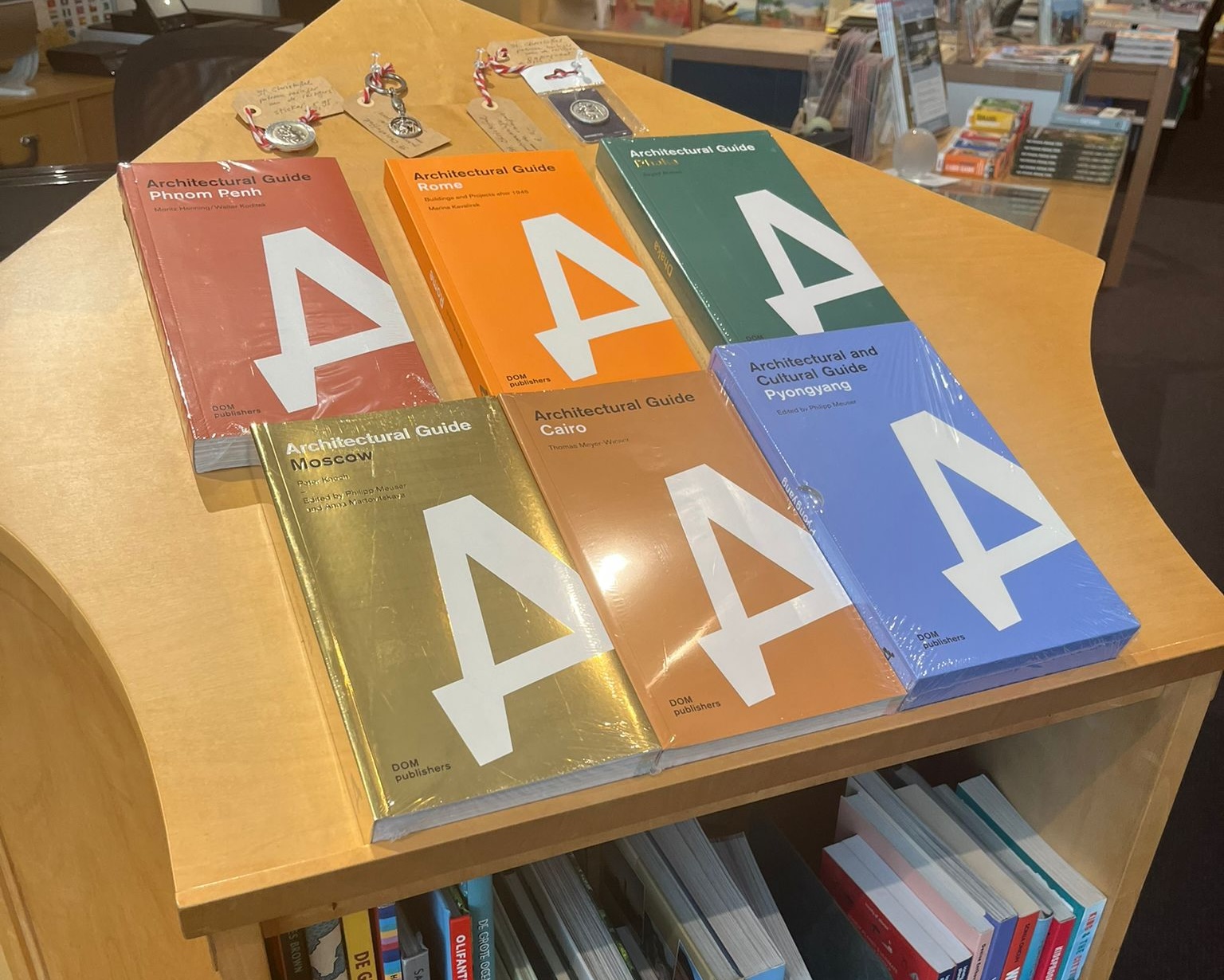 Nieuw in onze winkel! Architectuurgidsen. - Reisboekhandel De Noorderzon